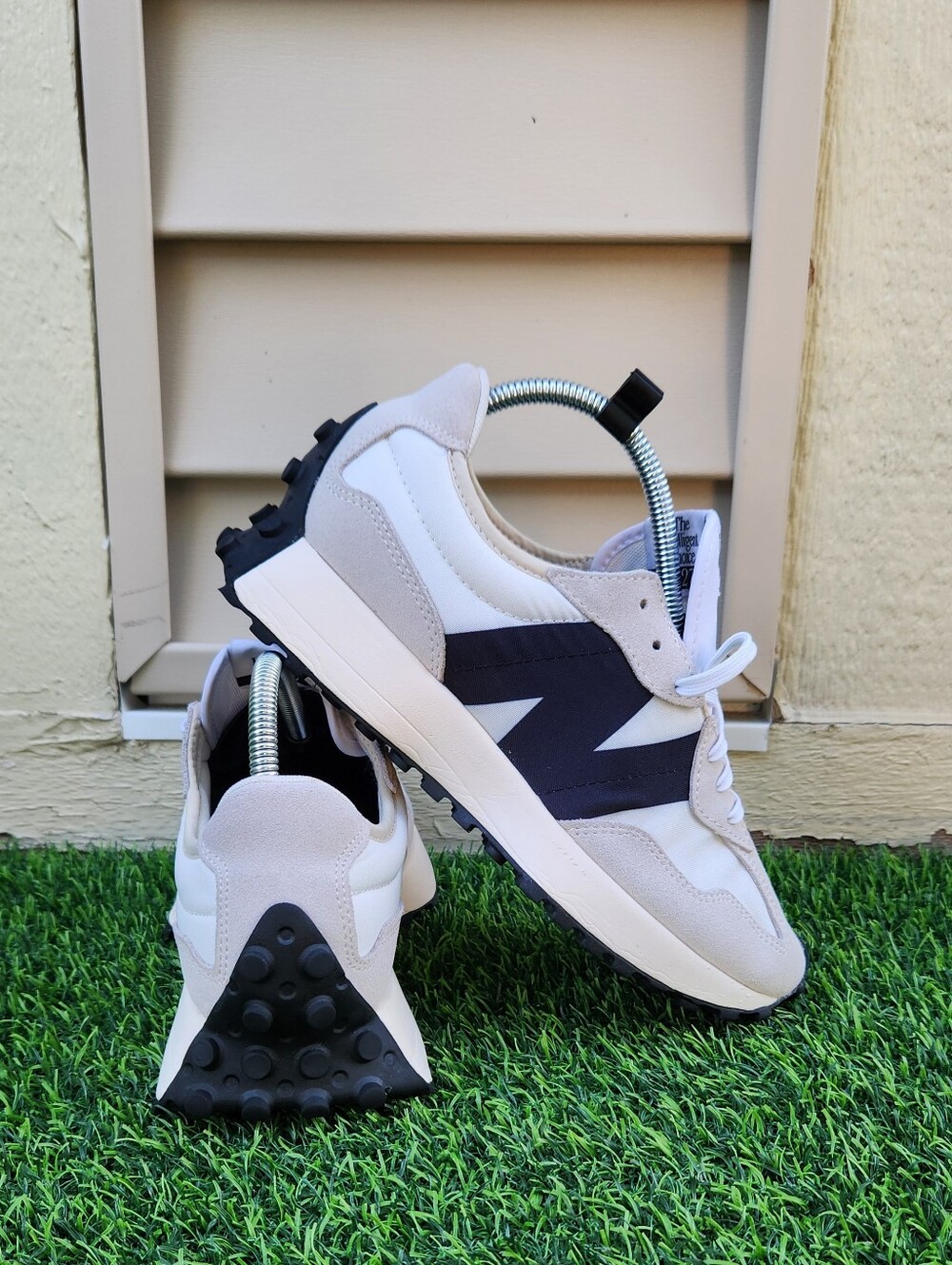 New Balance 327 Sea Salt Black Casual Lifestyle Sneakers WS327FE Womens Size 9.5